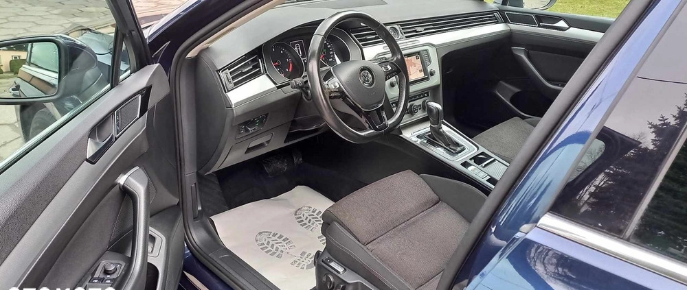 Volkswagen Passat cena 57800 przebieg: 232000, rok produkcji 2017 z Lubawa małe 596